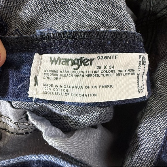 Women’s Wrangler Vintage Dark Wash Straight Leg Jeans 28x34 High Rise - Picture 2 of 9